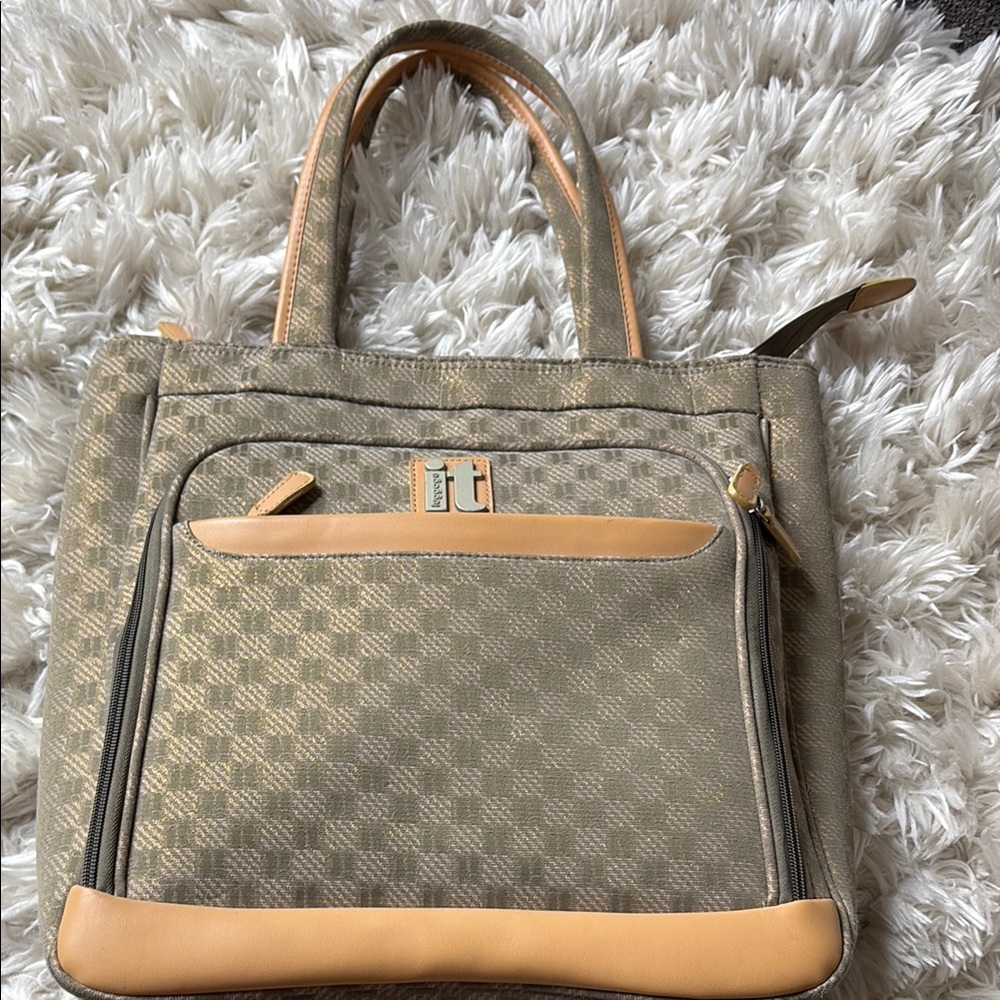 NWOT VINTAGE ‘IT LUGGAGE’Travel/laptop bag.